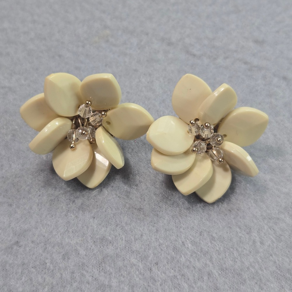 Plunder Floral Stud Earrings Women OS Cream 3D Petal Crystal Bead Gold Tone